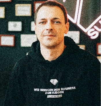Teammitglied der KI-Helden / Suchhelden GmbH